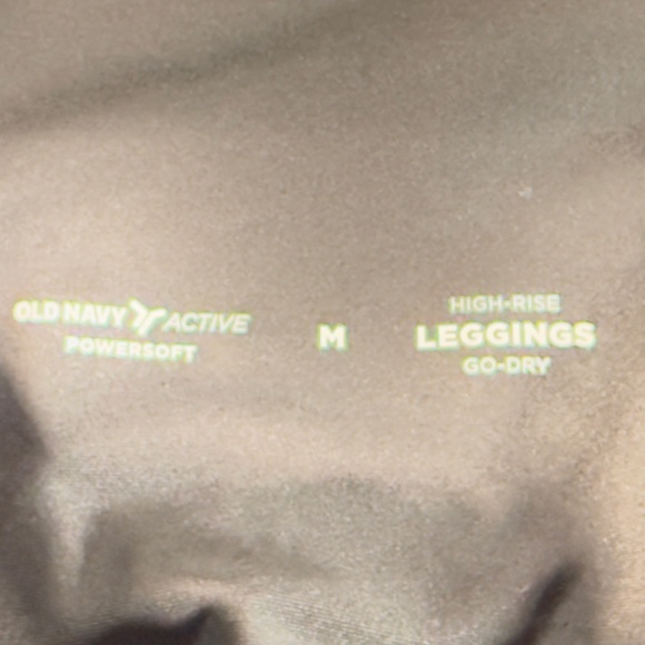 Old Navy Active Powersoft Leggings in Black. Medium - Picture 4 of 4